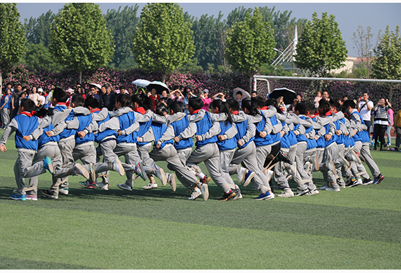 24.小學(xué)部“團(tuán)結(jié)一致向前沖”活動(dòng)，展示班級(jí)風(fēng)采.jpg